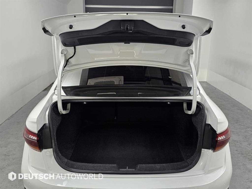 Volkswagen Jetta — photo 20