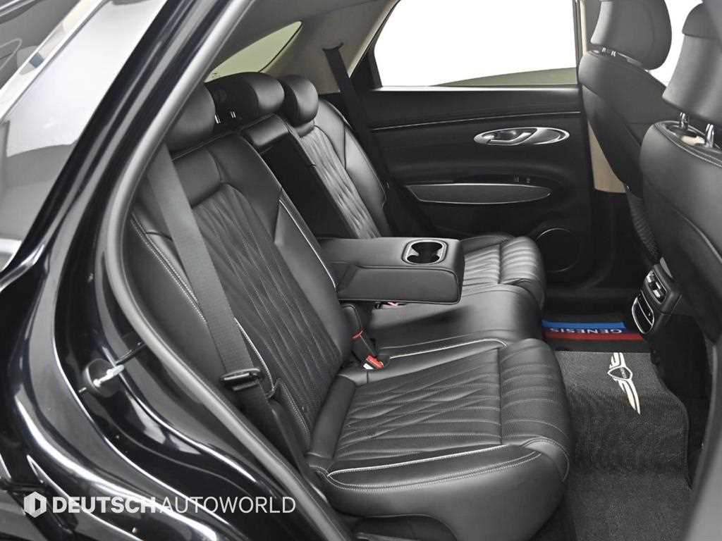 Genesis GV70 — photo 12