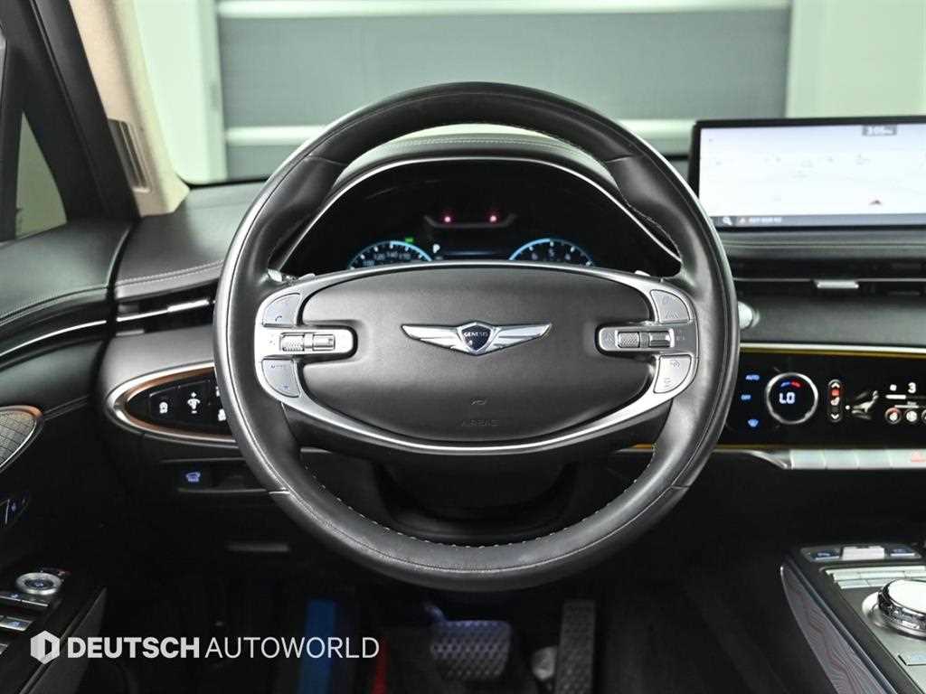 Genesis GV70 — photo 13