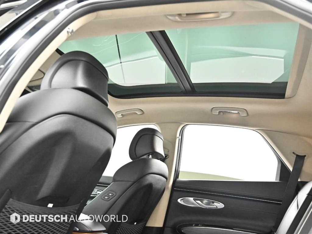 Genesis GV70 — photo 18