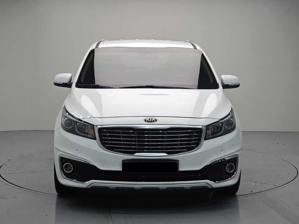 Kia Carnival — photo 02