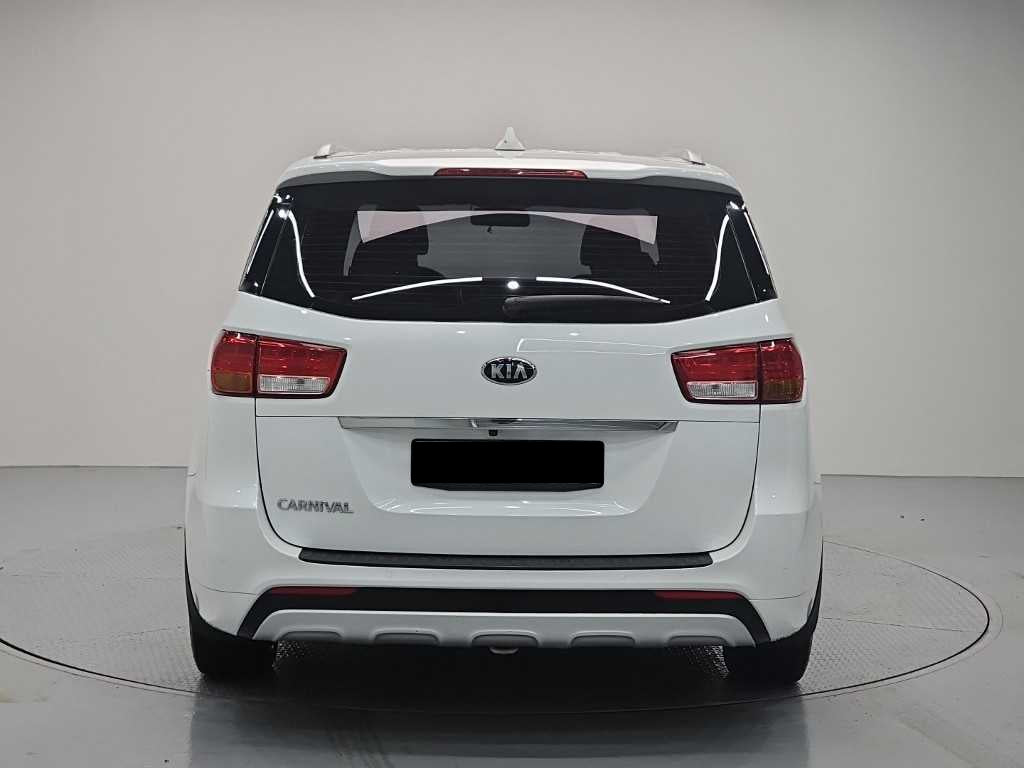 Kia Carnival — photo 03