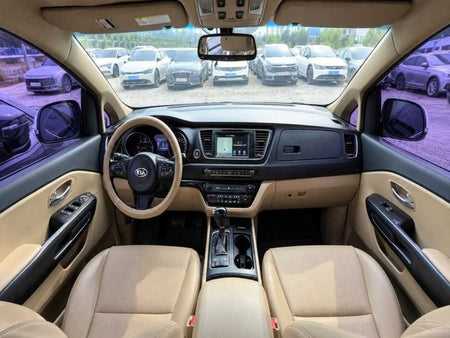 Kia Carnival — photo 08