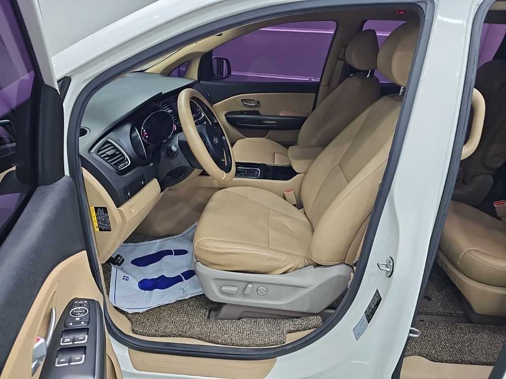 Kia Carnival — photo 11