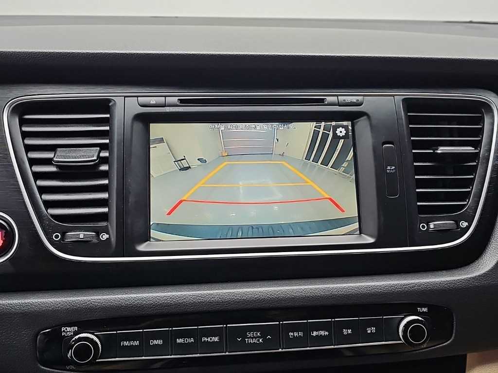 Kia Carnival — photo 16