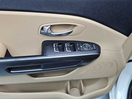 Kia Carnival — photo 17