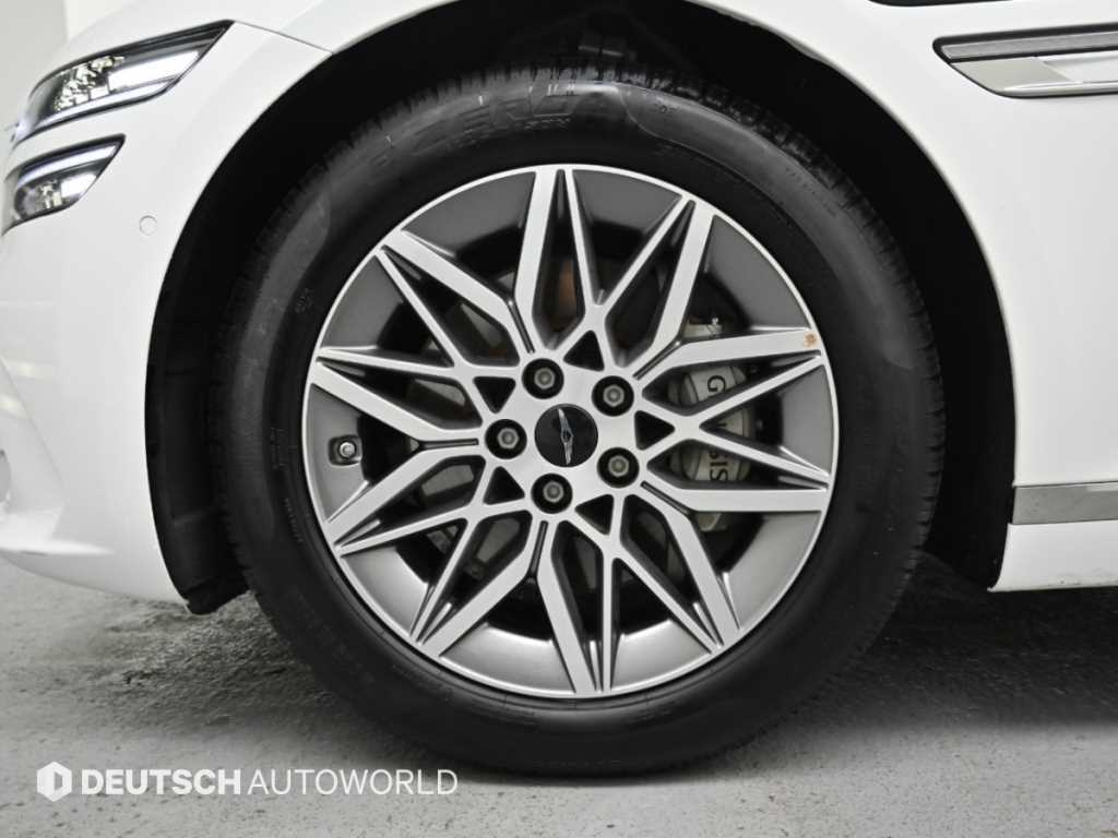Genesis G80 — photo 05