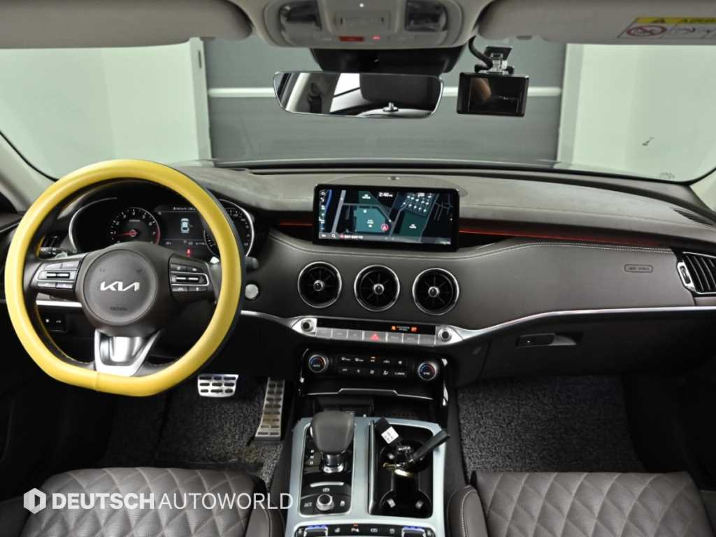 Kia Stinger — photo 08