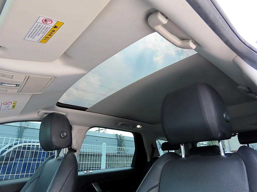 Land Rover Discovery Sport — photo 16