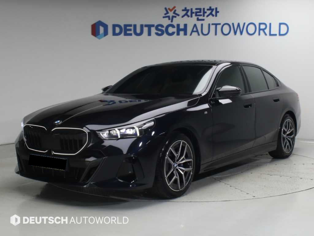 BMW 5-Series — photo 01