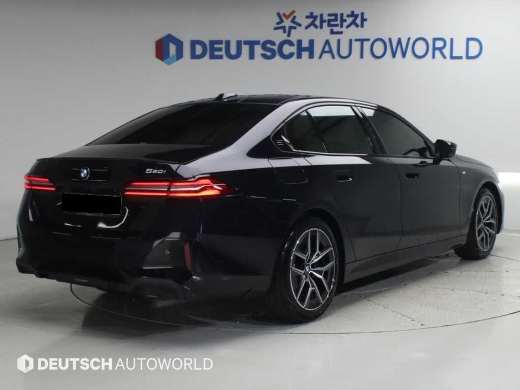 BMW 5-Series — photo 02