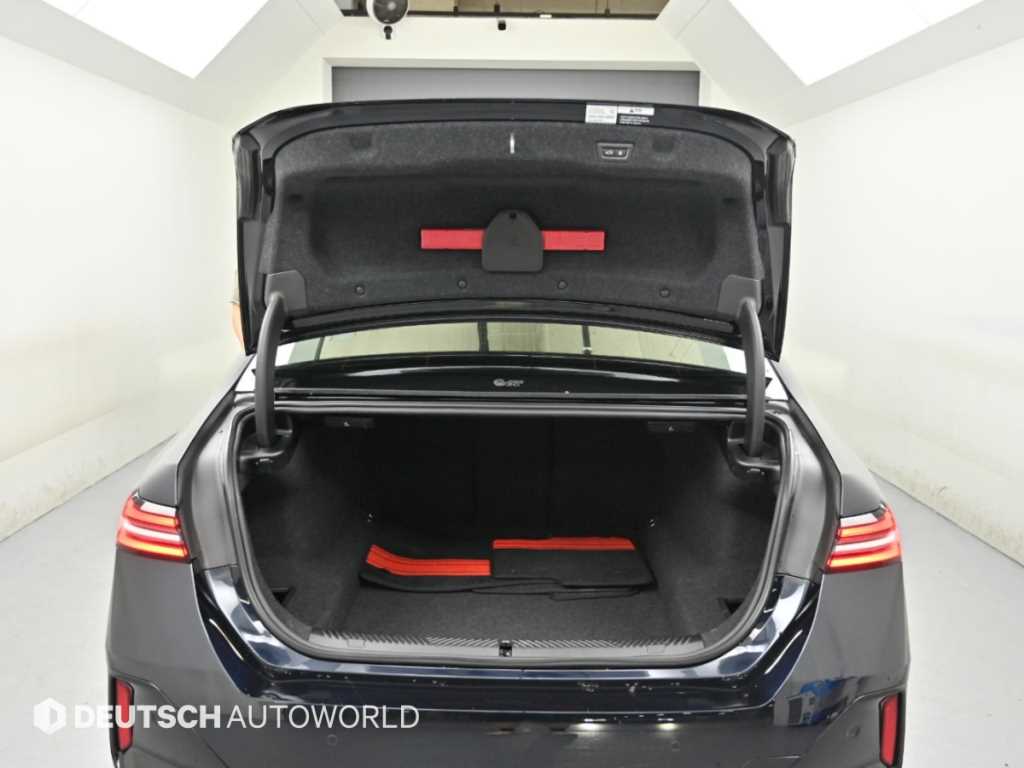 BMW 5-Series — photo 19
