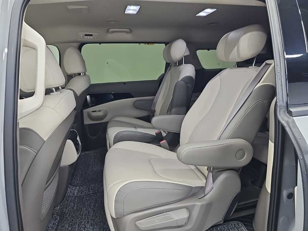 Kia Carnival — photo 12