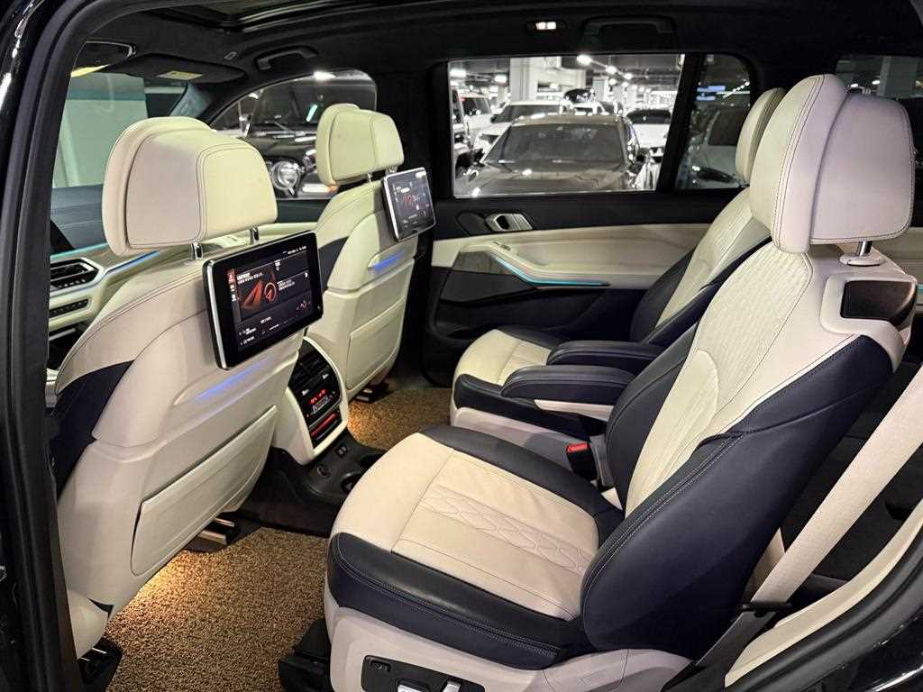 BMW X7 — photo 01