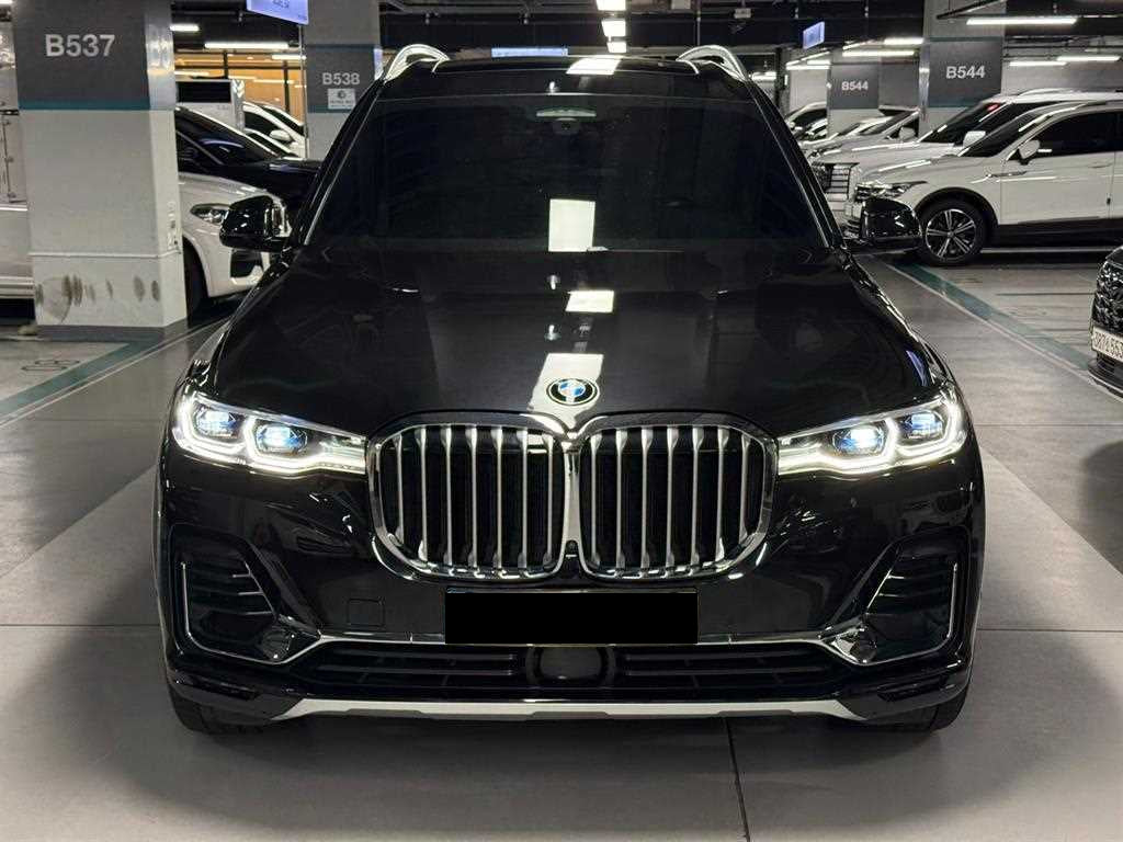 BMW X7 — photo 02