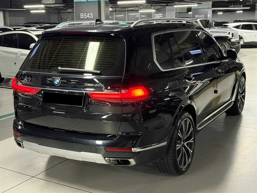 BMW X7 — photo 05