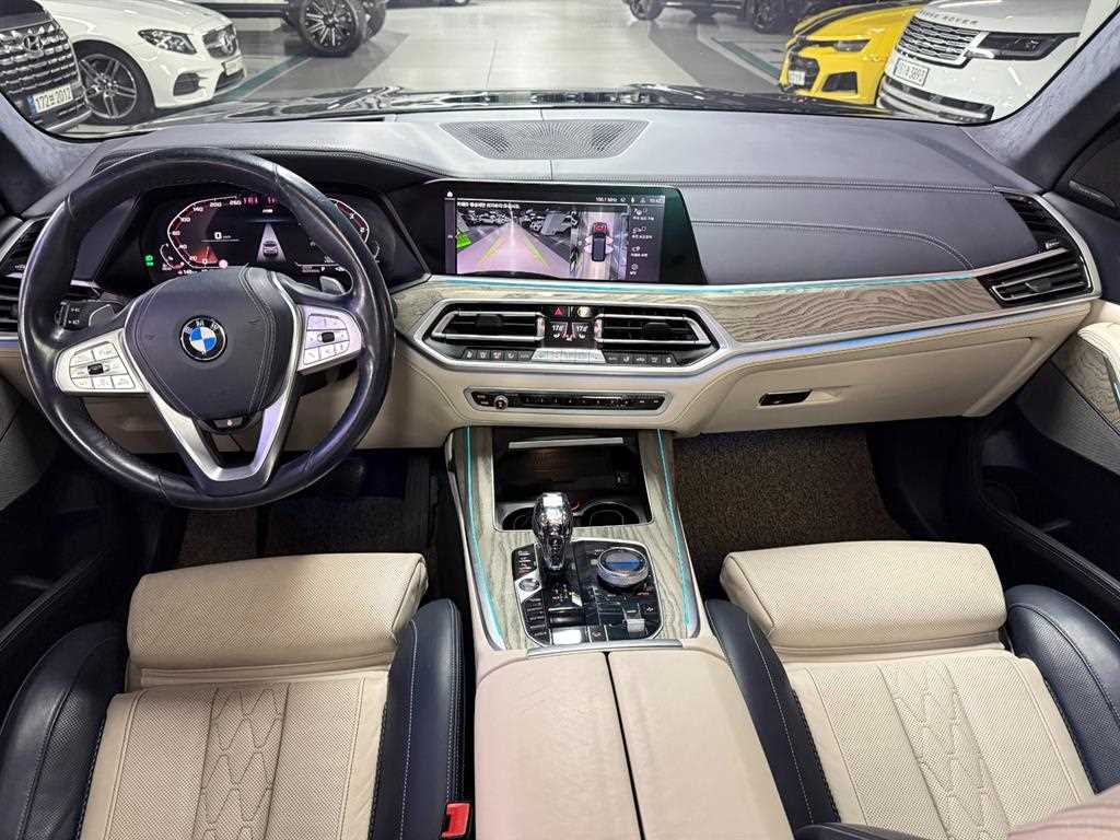BMW X7 — photo 08