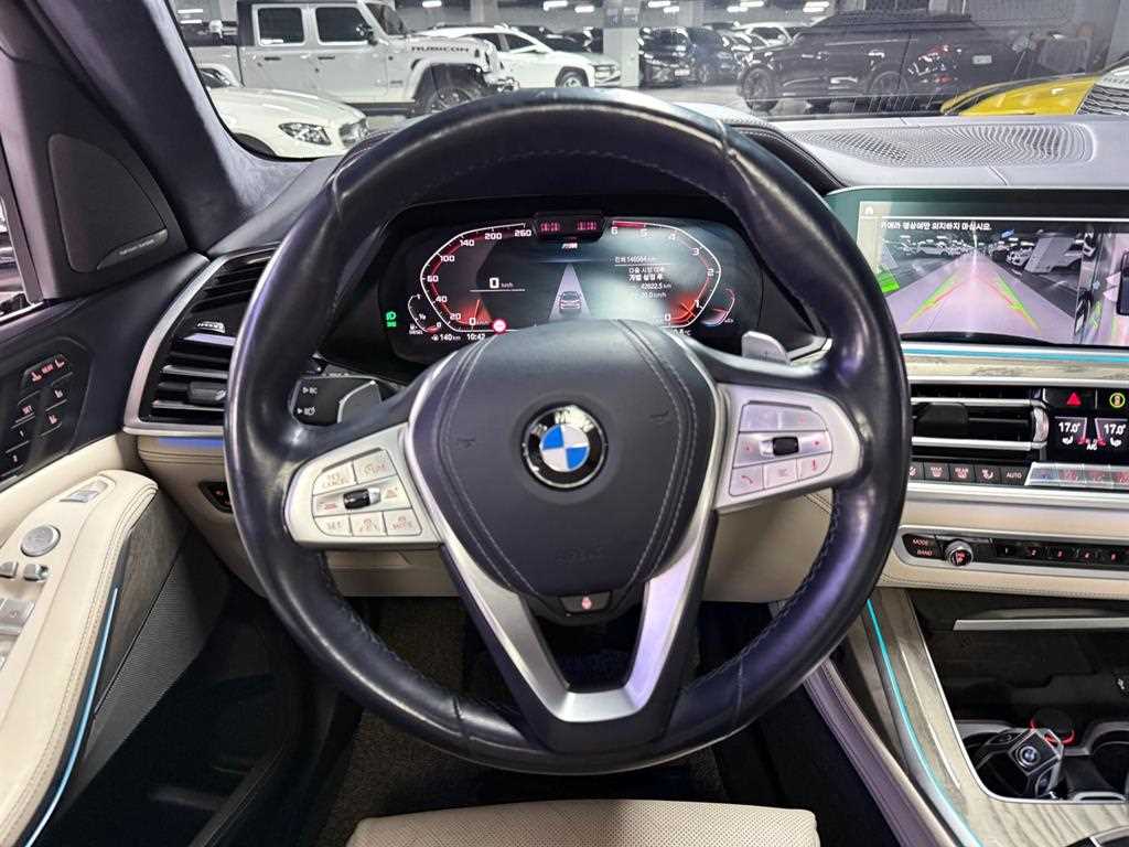 BMW X7 — photo 09