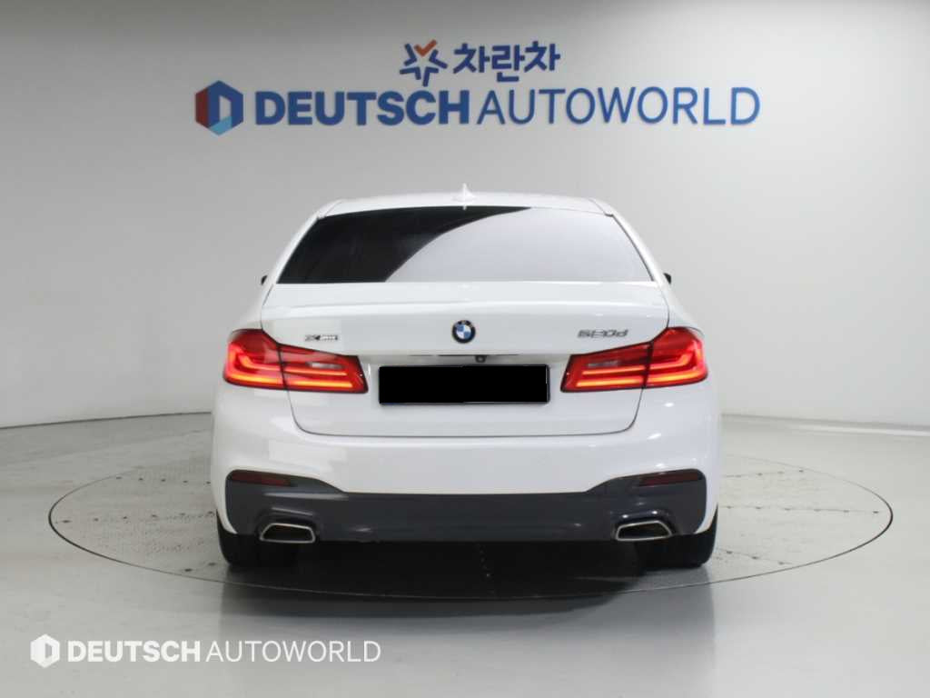 BMW 5-Series — photo 04
