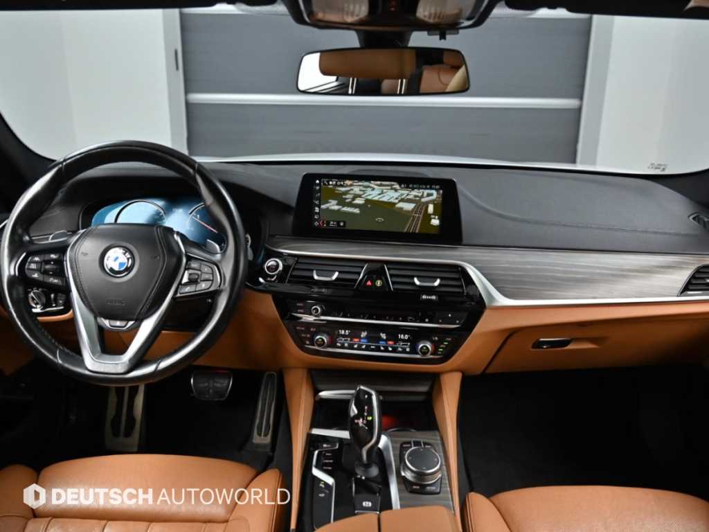 BMW 5-Series — photo 07