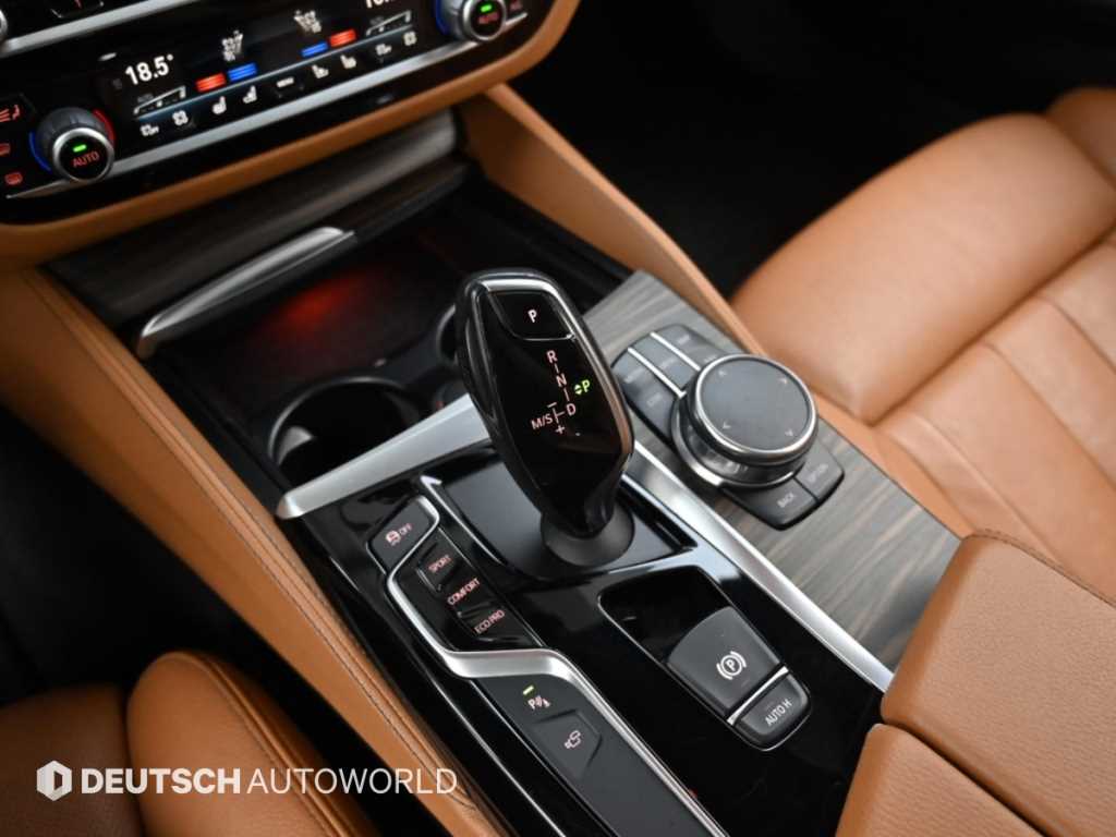 BMW 5-Series — photo 09