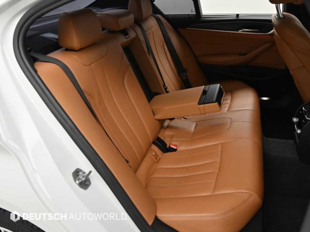 BMW 5-Series — photo 12