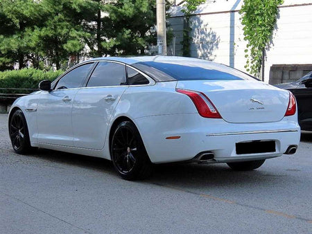 Jaguar XJ — photo 03