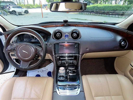 Jaguar XJ — photo 07