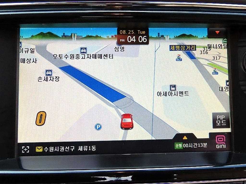 Jaguar XJ — photo 13