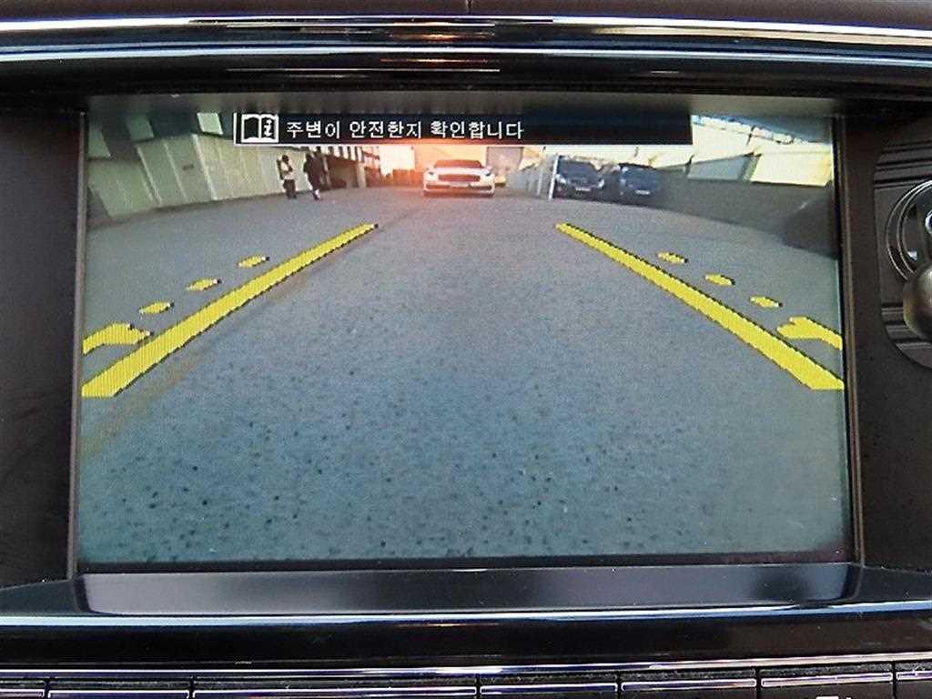 Jaguar XJ — photo 14