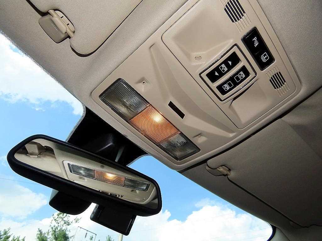 Jaguar XJ — photo 15