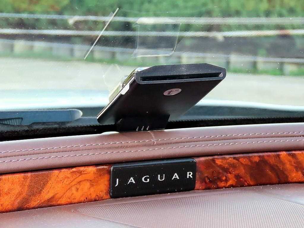 Jaguar XJ — photo 16