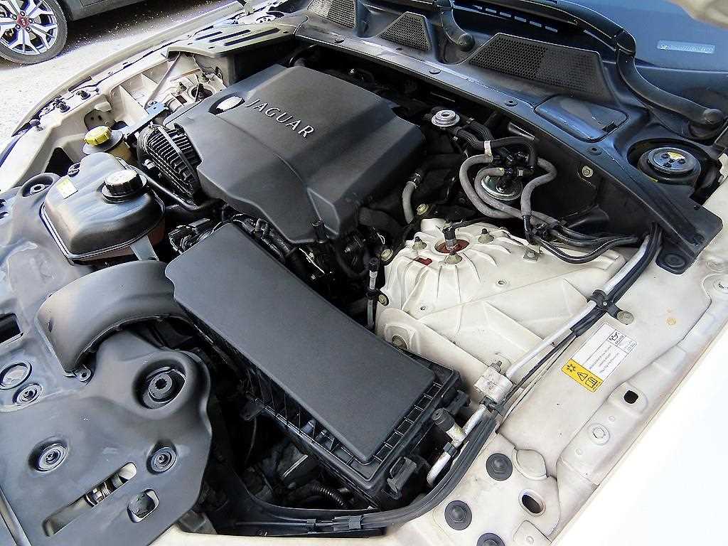 Jaguar XJ — photo 19