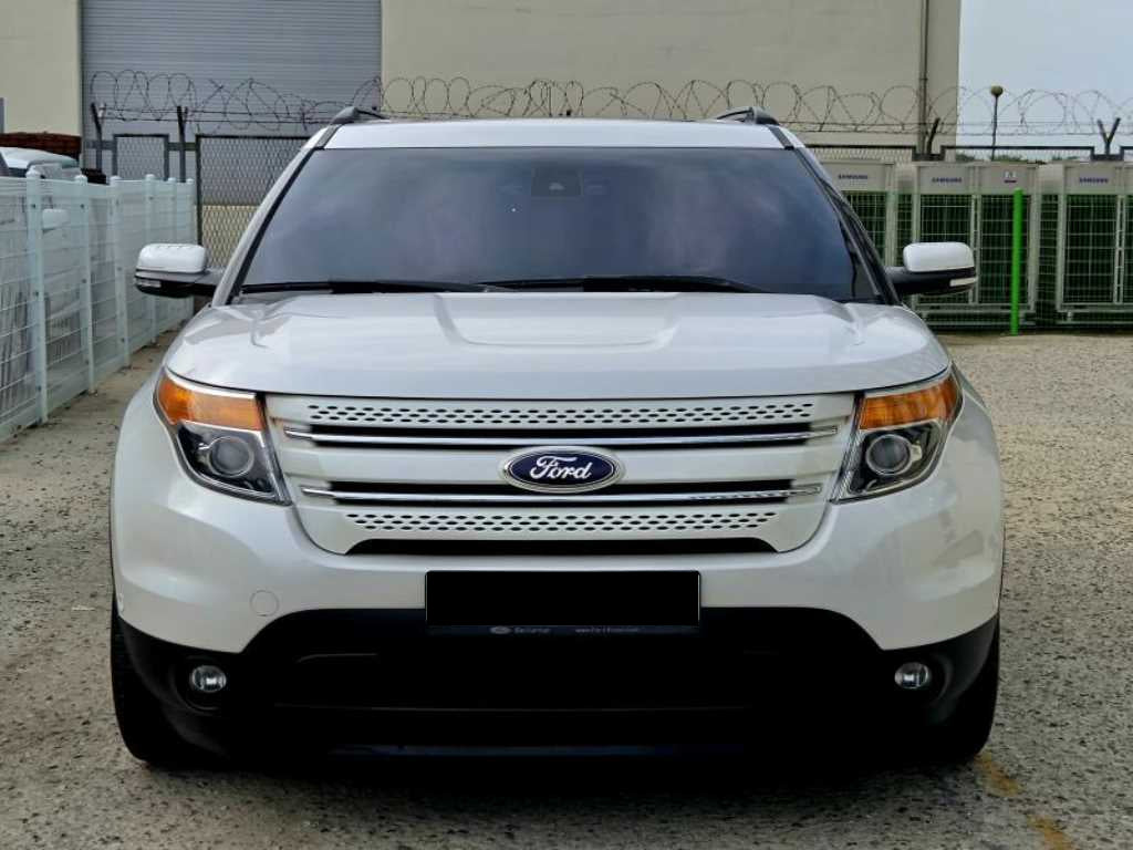 Ford Explorer — photo 01