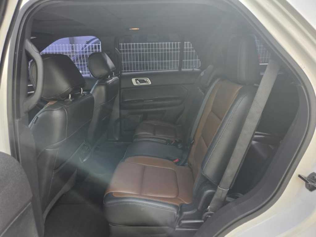 Ford Explorer — photo 06