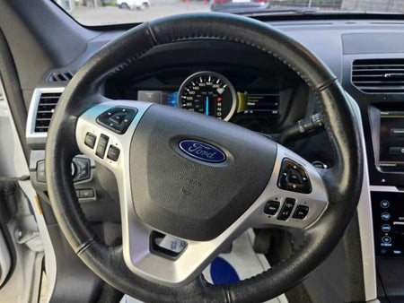 Ford Explorer — photo 08
