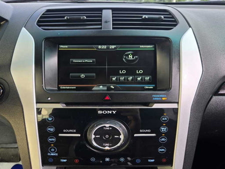Ford Explorer — photo 11