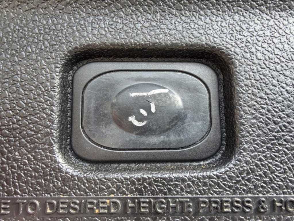 Ford Explorer — photo 15