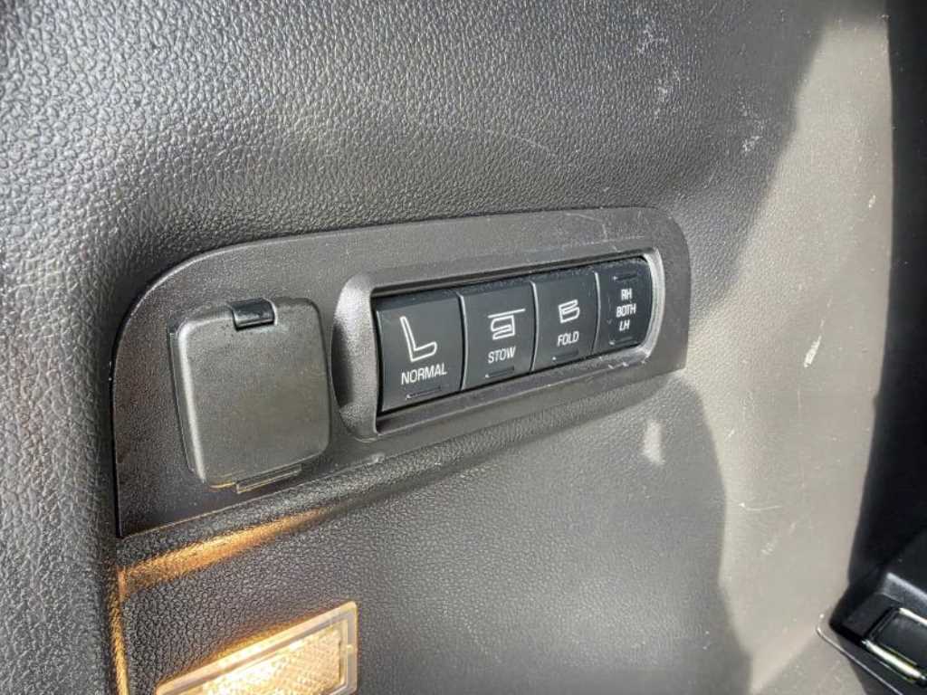 Ford Explorer — photo 18
