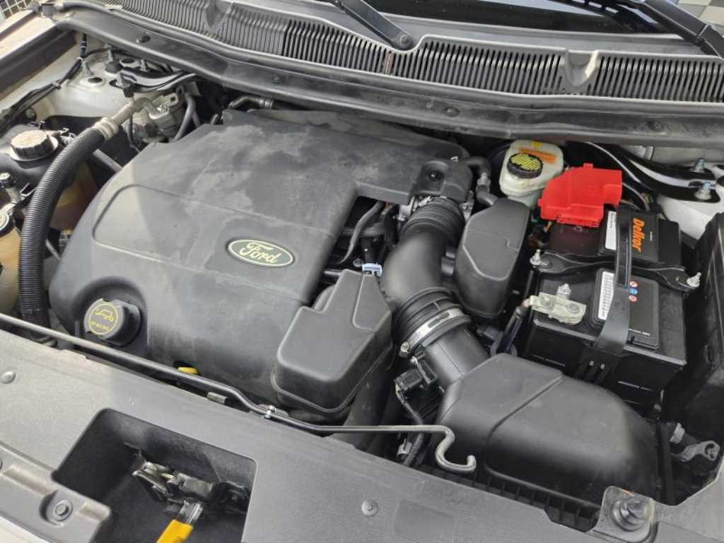 Ford Explorer — photo 19