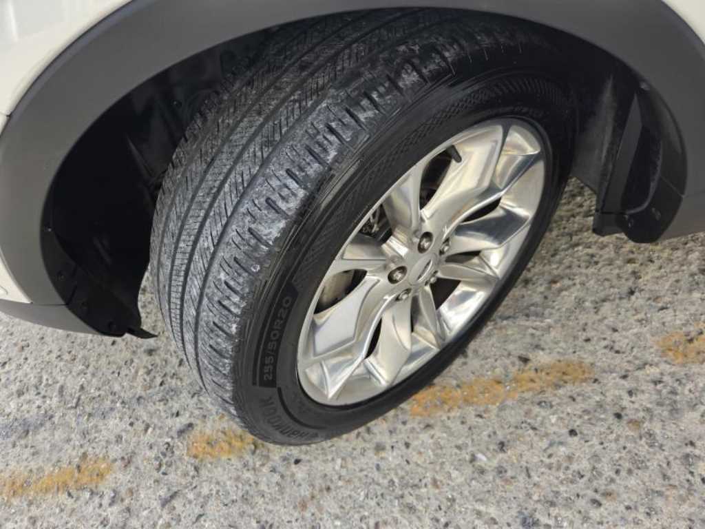 Ford Explorer — photo 20