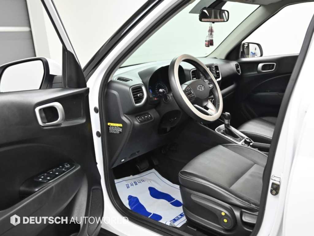Hyundai Venue — photo 11