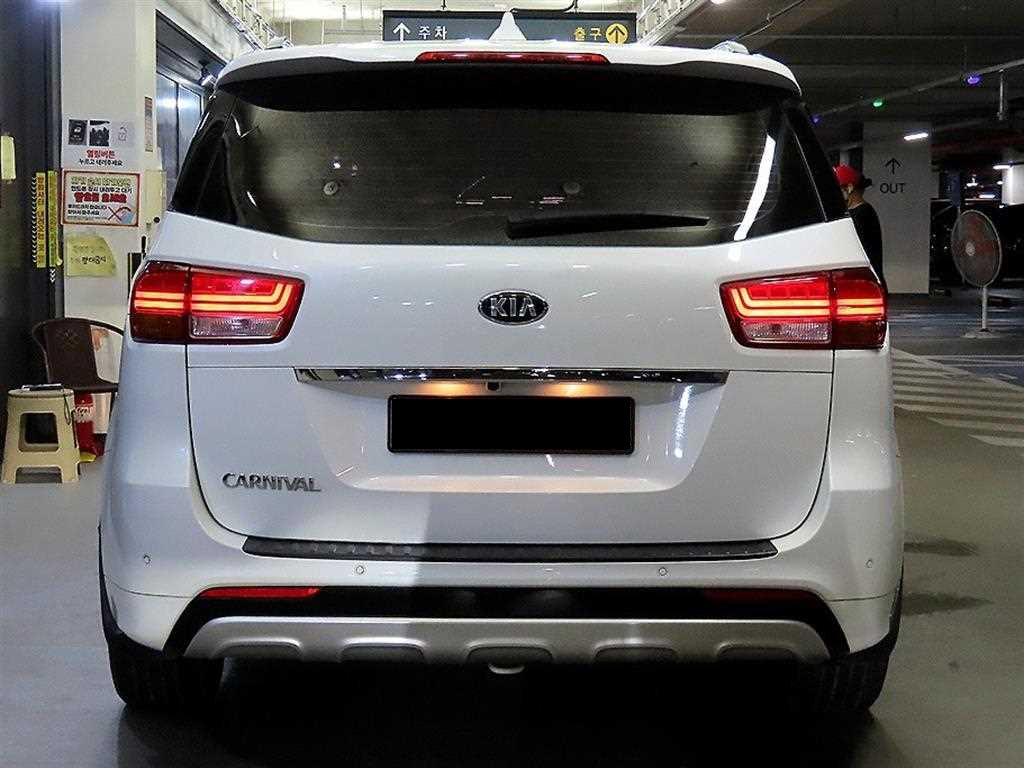 Kia Carnival — photo 05