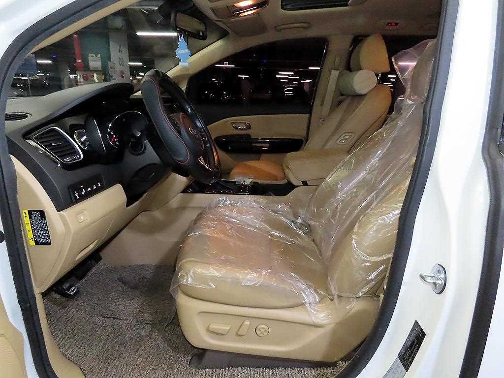 Kia Carnival — photo 06