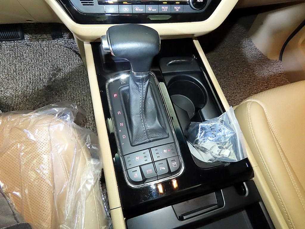 Kia Carnival — photo 12