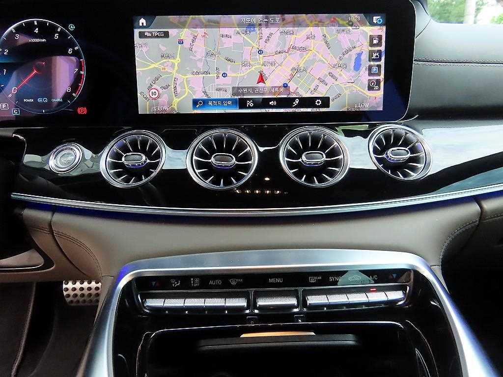 Mercedes-Benz AMG GT — photo 13