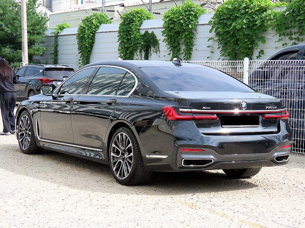 BMW 7-Series — photo 03