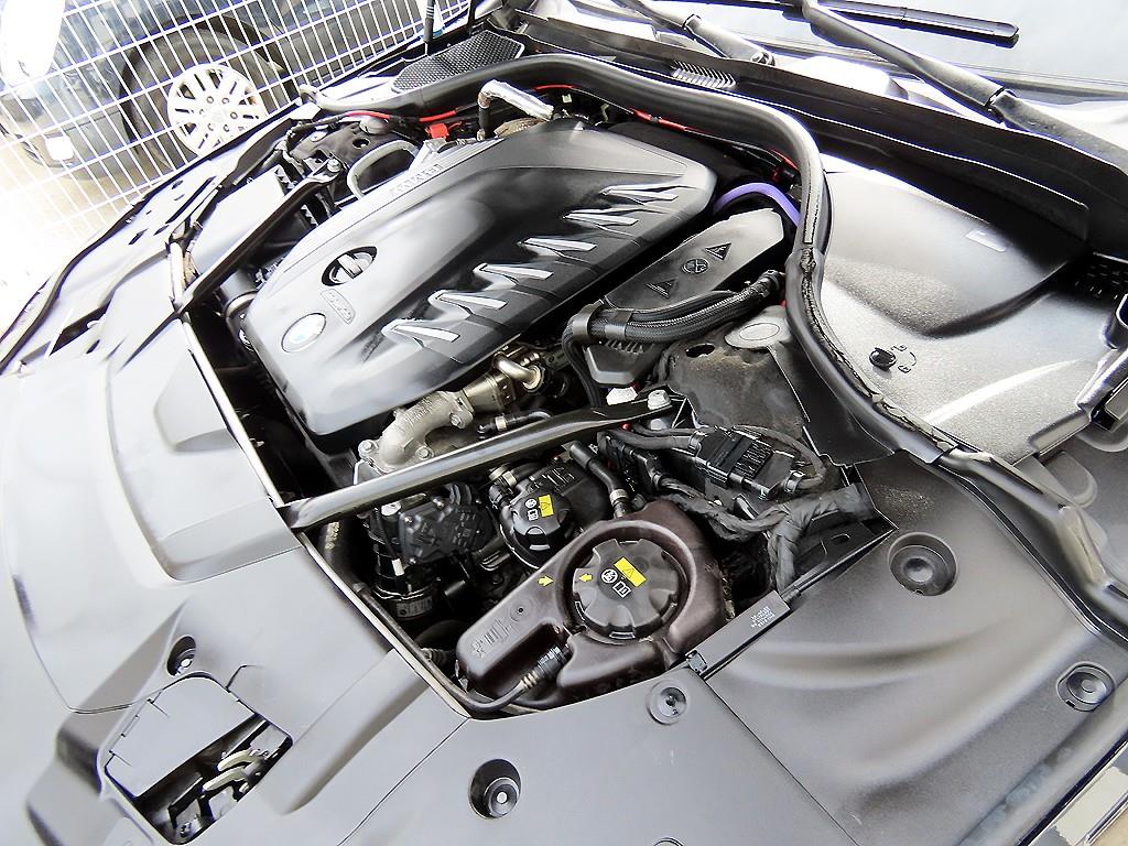 BMW 7-Series — photo 19
