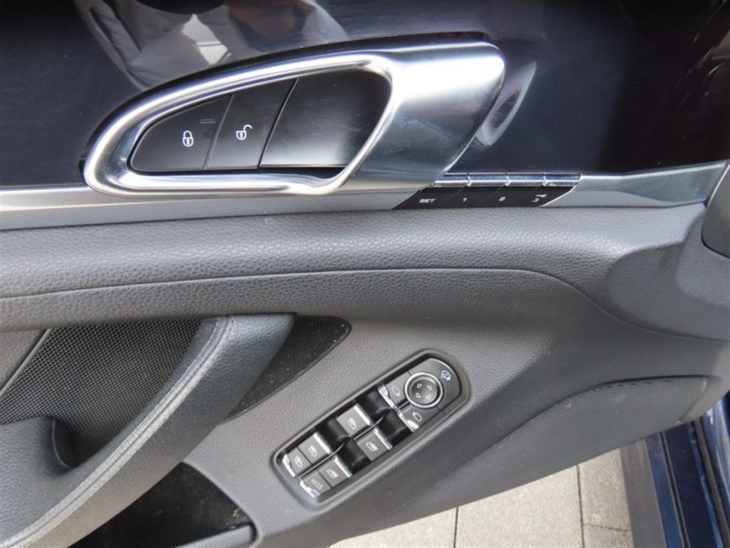 Porsche Panamera — photo 12