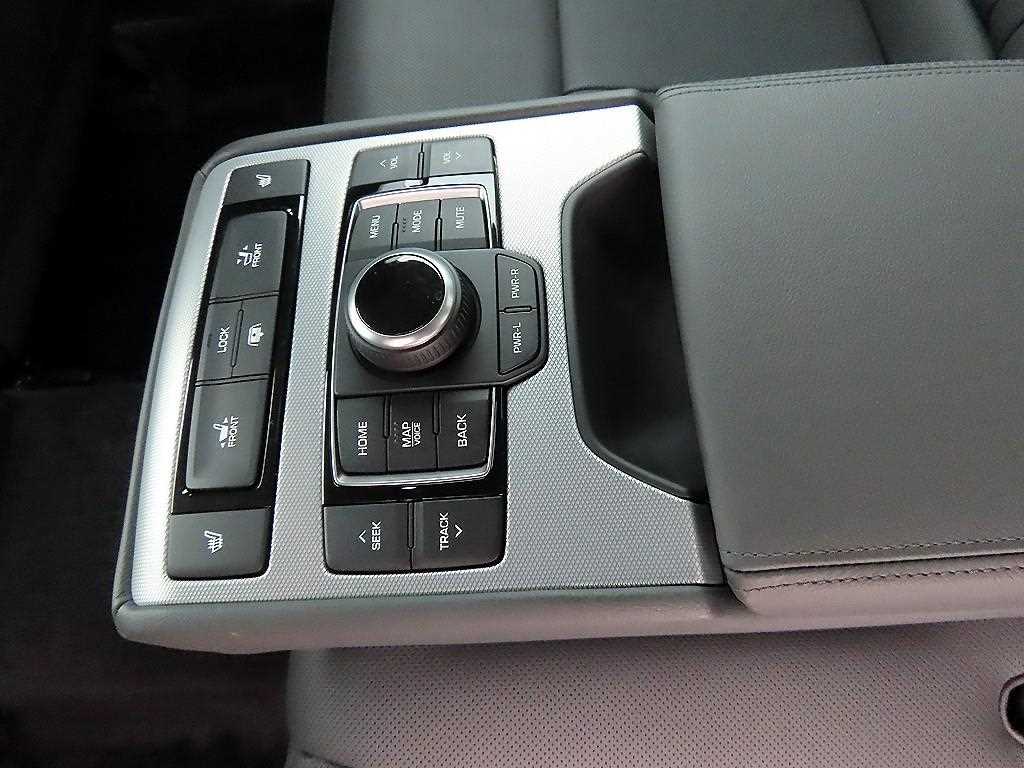 Genesis G80 — photo 17